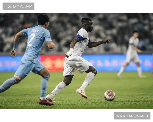 上海足球队在邀请赛中强势领跑积分榜斩获100分展现冠军实力