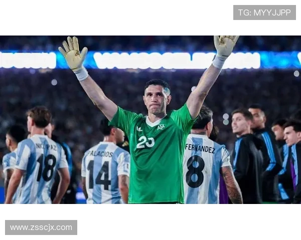 亚洲足球明星的外貌争议与实力并存的真实面貌探讨