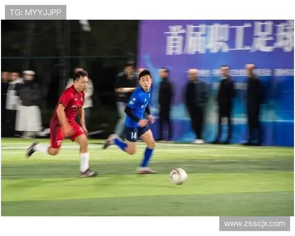 云端之上的足球巨星们带你领略绿茵场的风采与激情